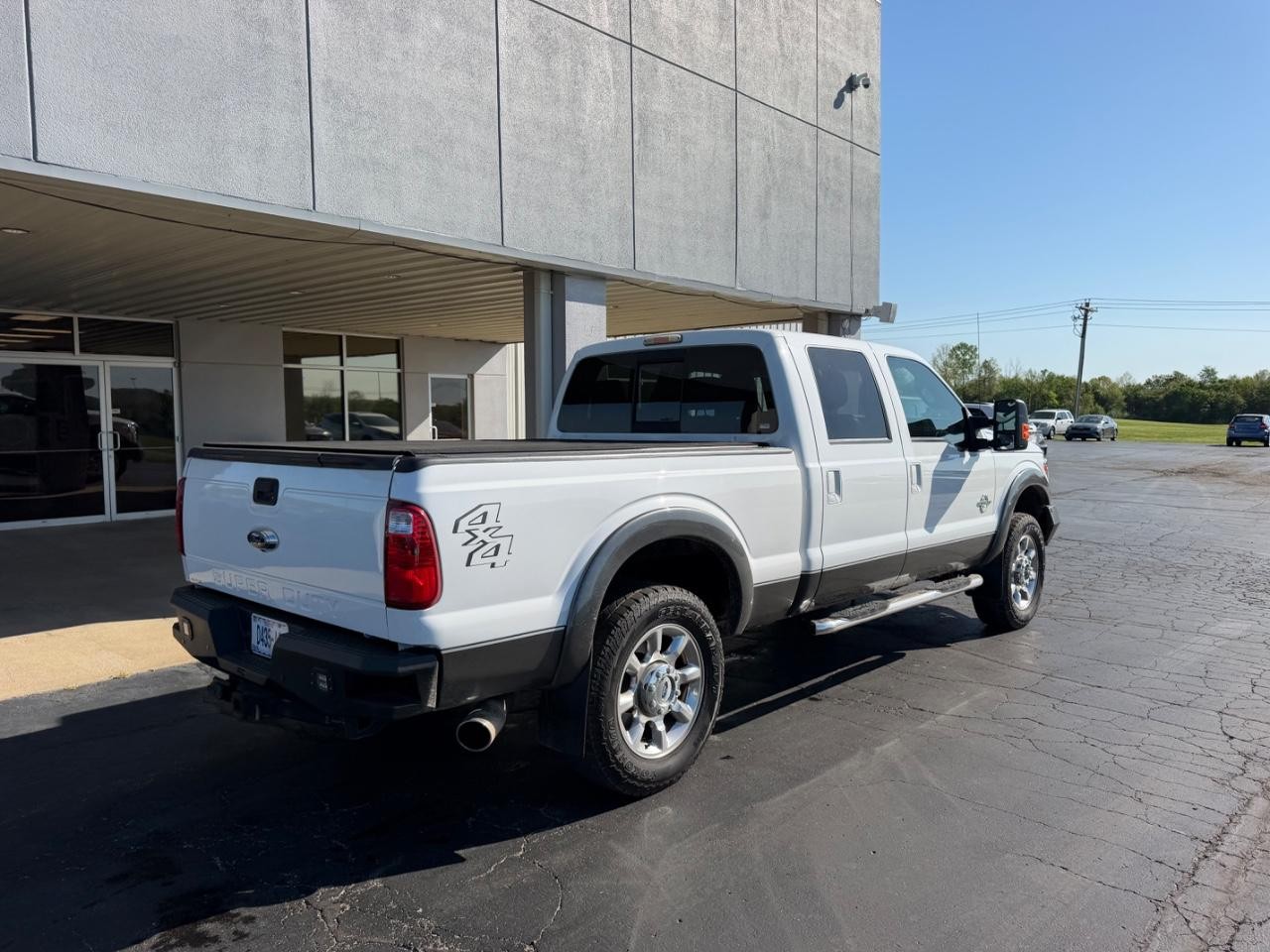 Ford F-250SD Vehicle Full-screen Gallery Image 03