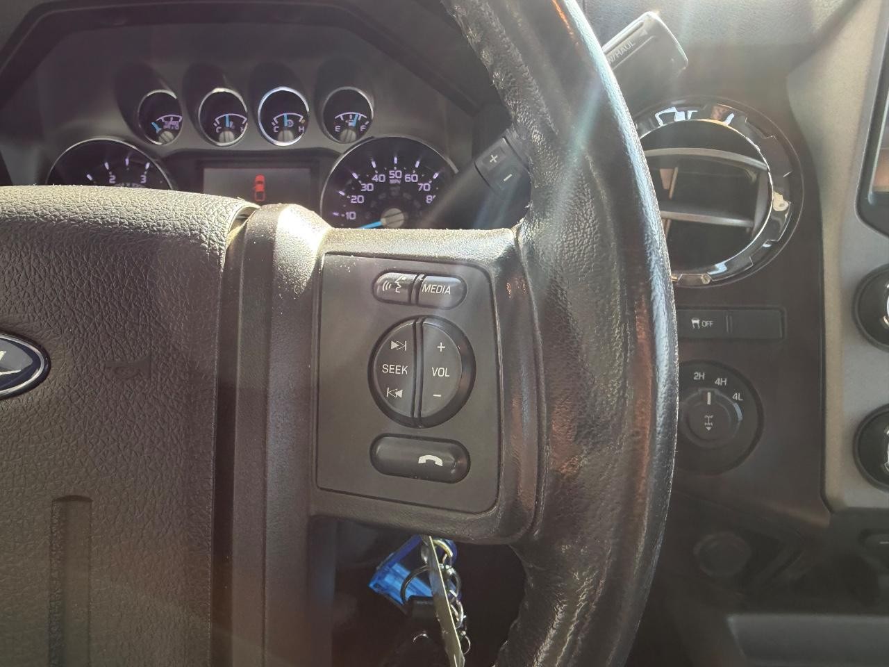 Ford F-250SD Vehicle Full-screen Gallery Image 13