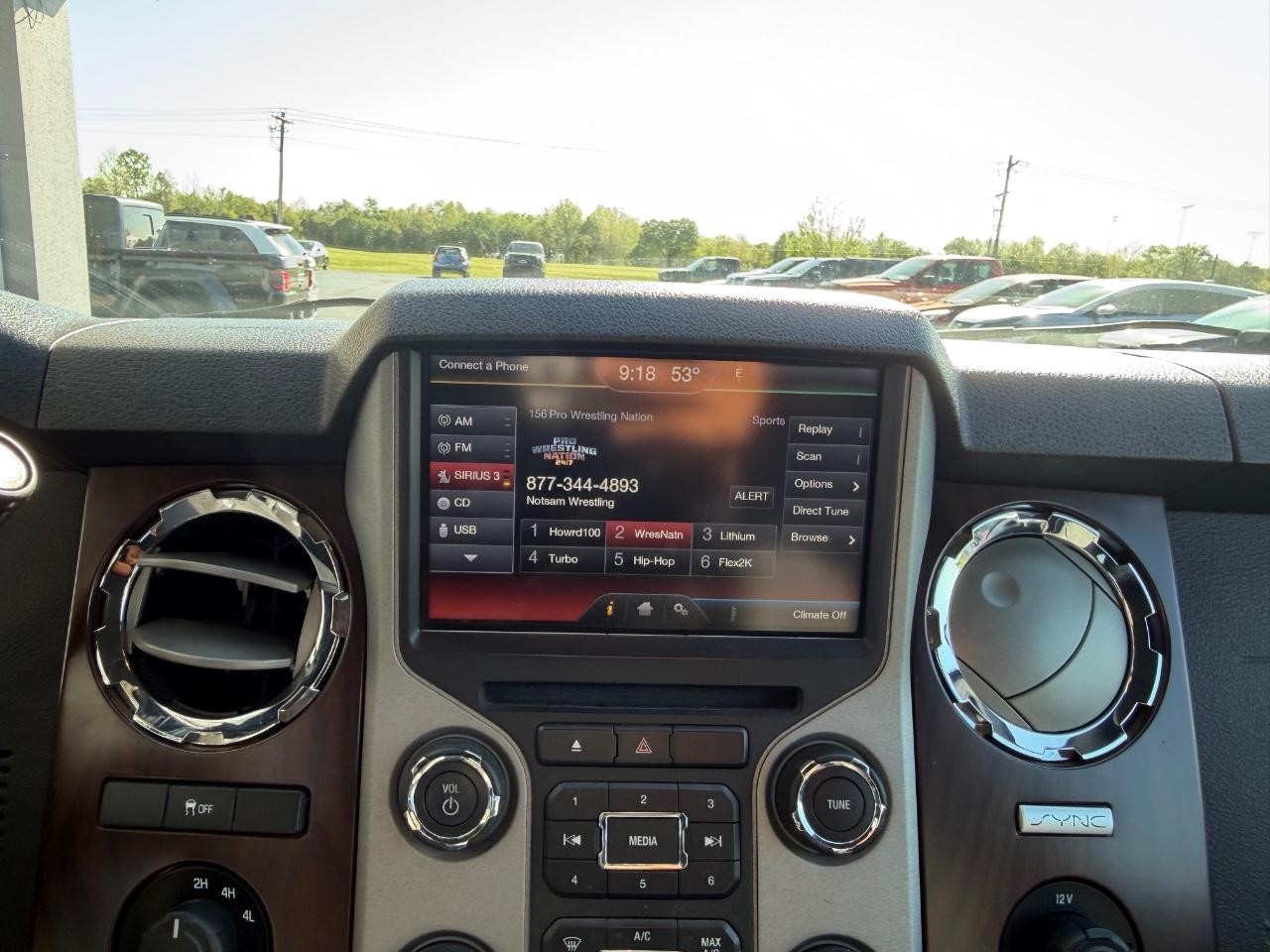 Ford F-250SD Vehicle Full-screen Gallery Image 14