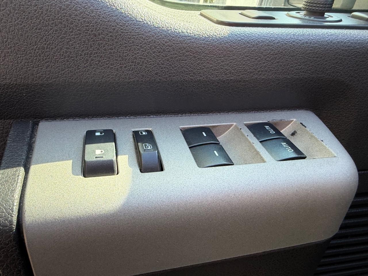Ford F-250SD Vehicle Full-screen Gallery Image 17