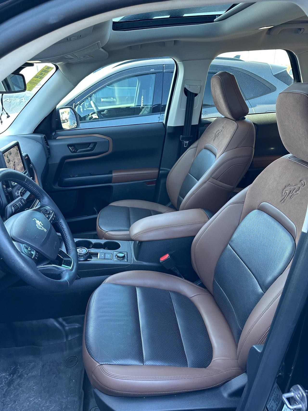 Ford Bronco Sport Vehicle Full-screen Gallery Image 03