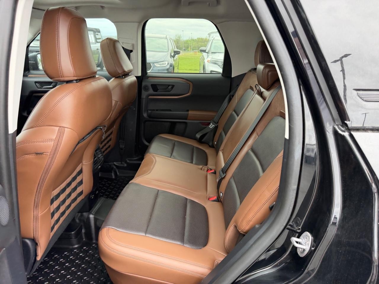 Ford Bronco Sport Vehicle Full-screen Gallery Image 09