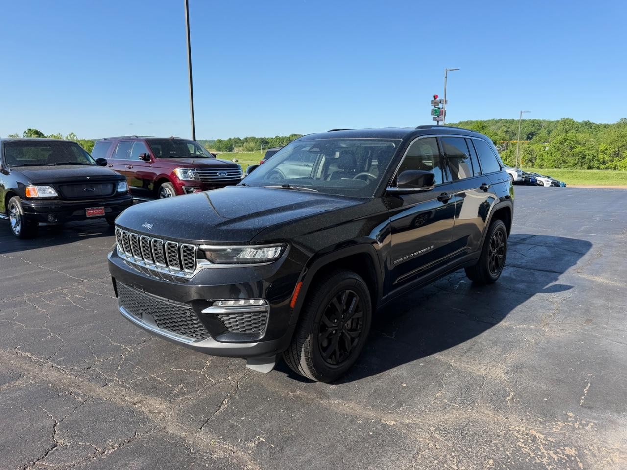 Jeep Grand Cherokee Vehicle Full-screen Gallery Image 08