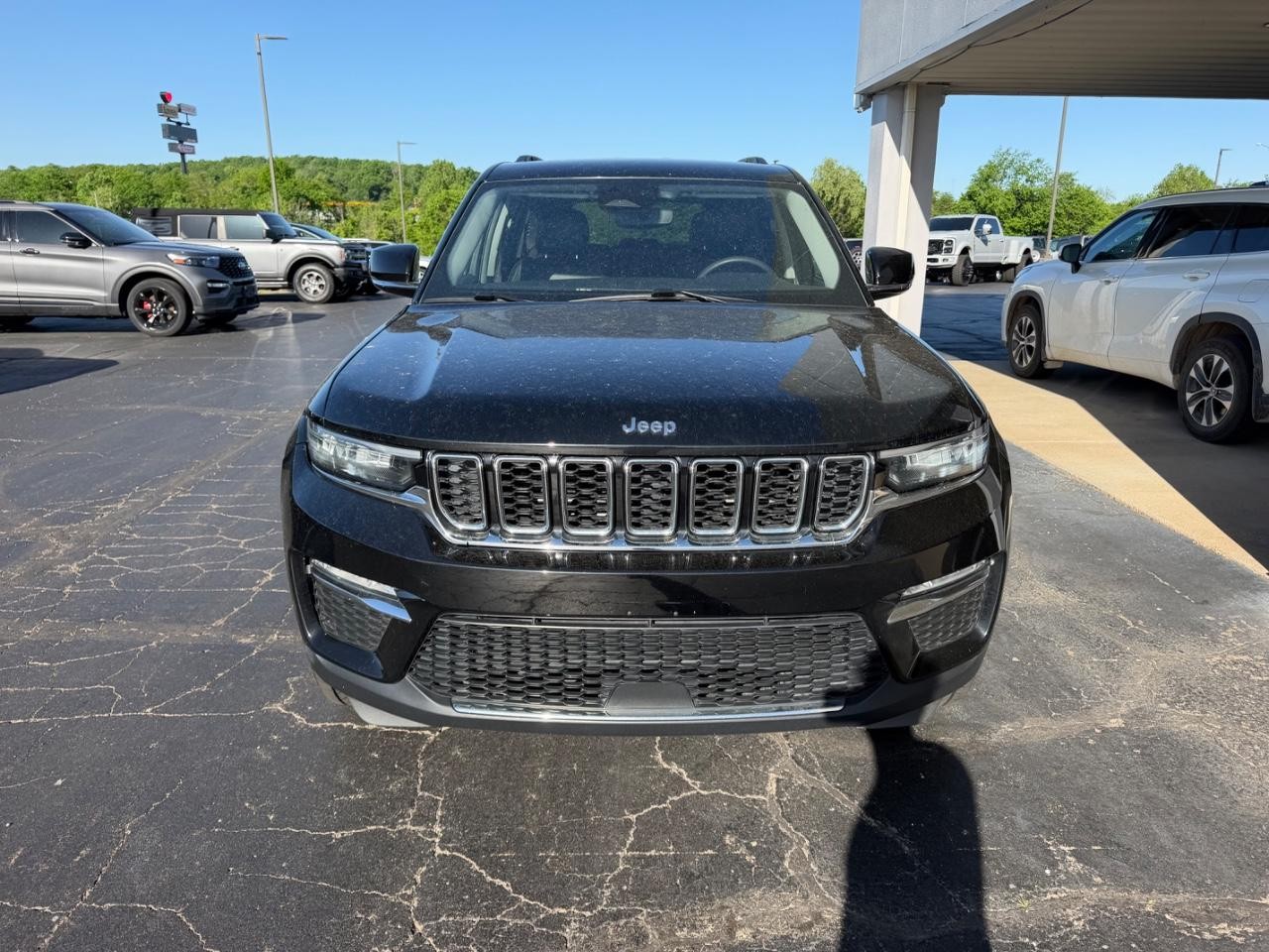 Jeep Grand Cherokee Vehicle Full-screen Gallery Image 09