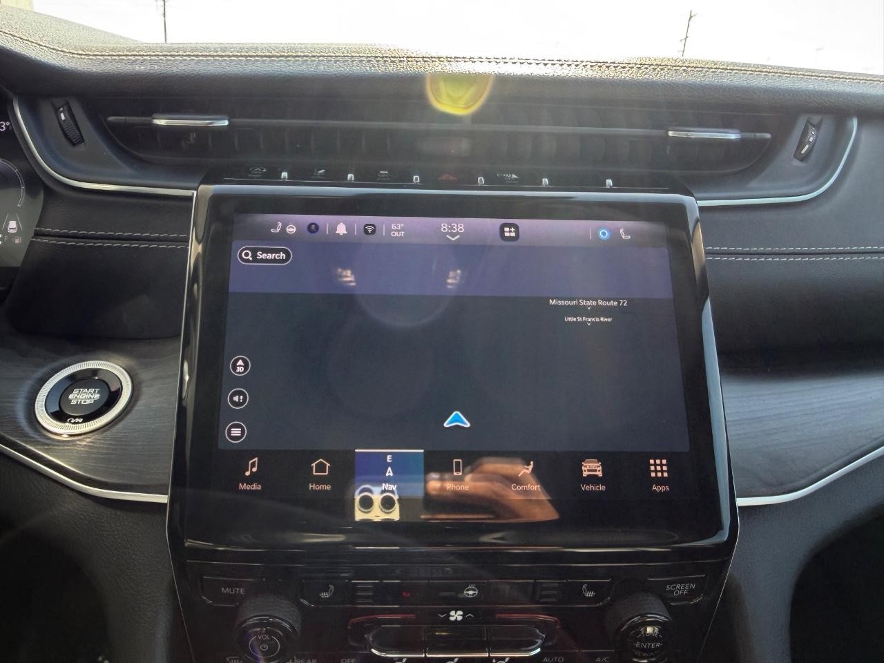 Jeep Grand Cherokee Vehicle Full-screen Gallery Image 15