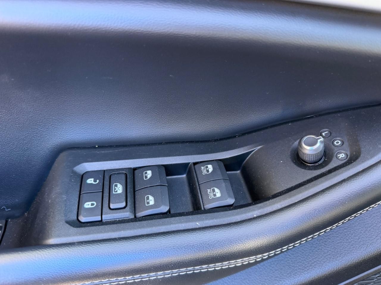 Jeep Grand Cherokee Vehicle Full-screen Gallery Image 19