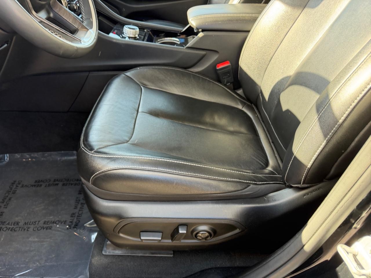 Jeep Grand Cherokee Vehicle Full-screen Gallery Image 21
