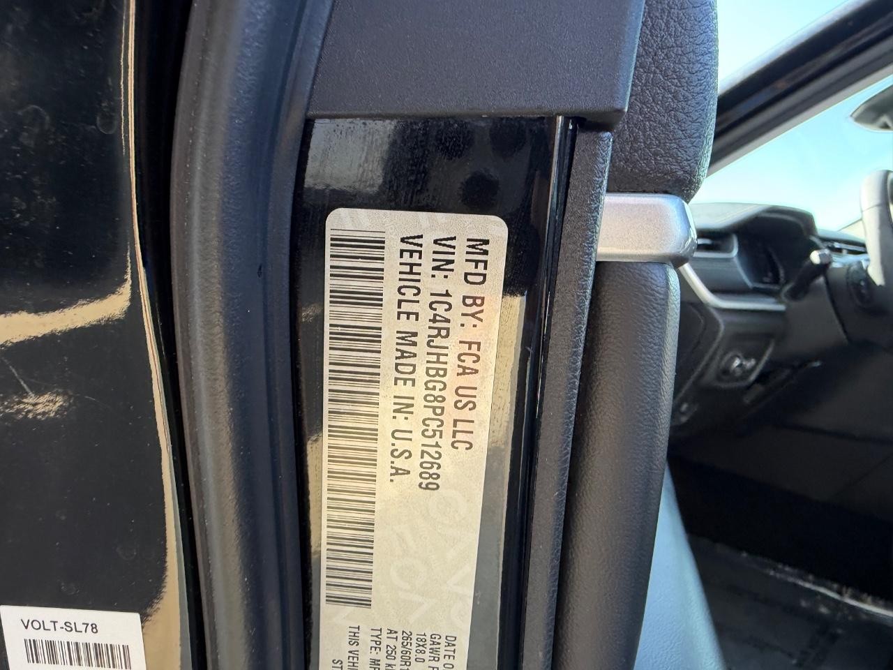 Jeep Grand Cherokee Vehicle Full-screen Gallery Image 24