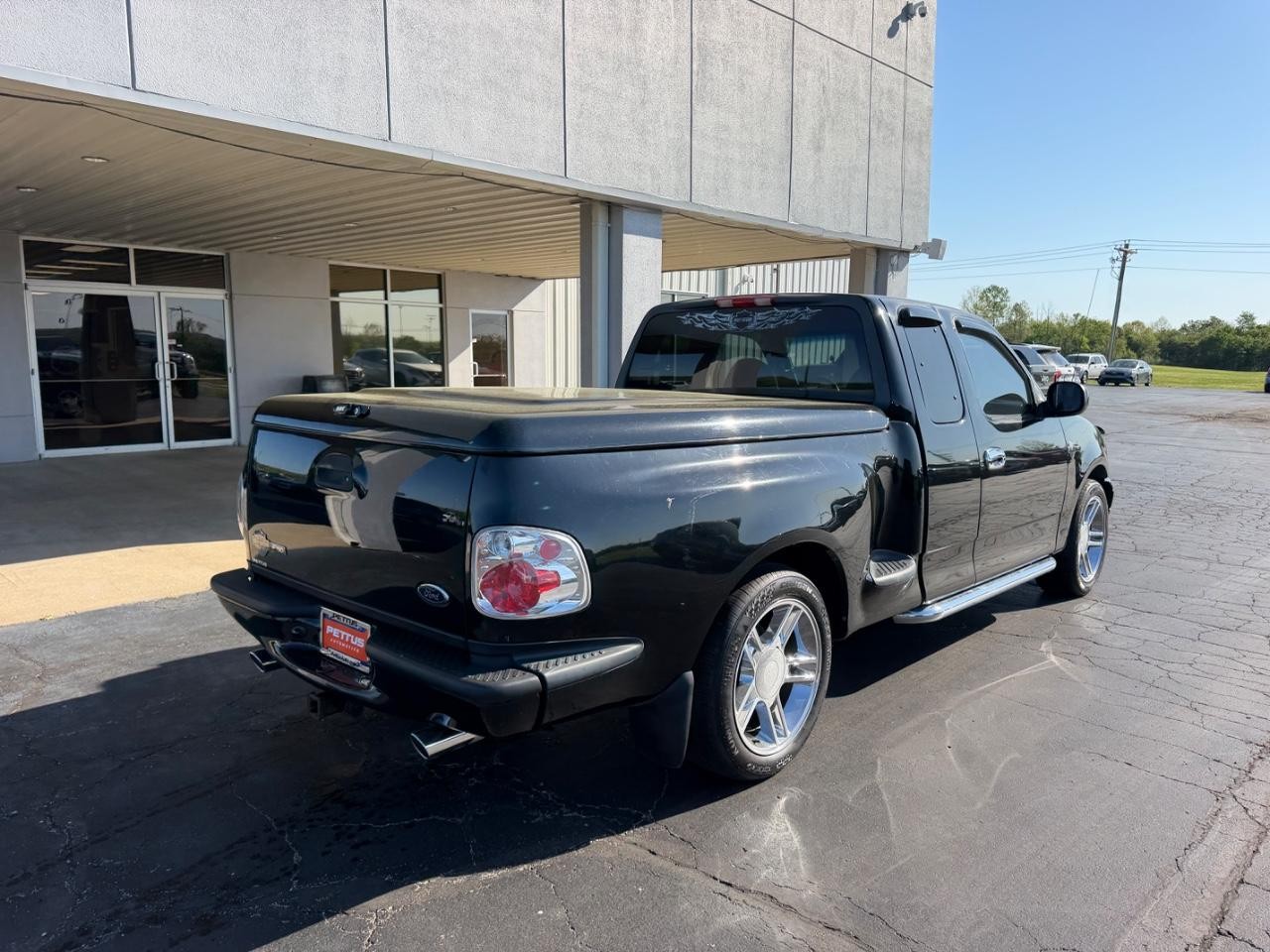 Ford F-150 Vehicle Full-screen Gallery Image 03
