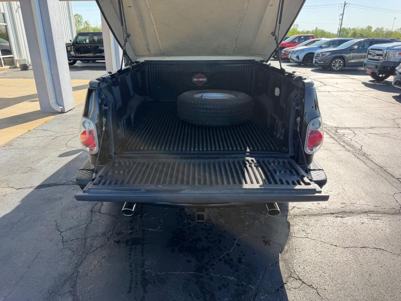 Ford F-150 Vehicle Full-screen Gallery Image 05