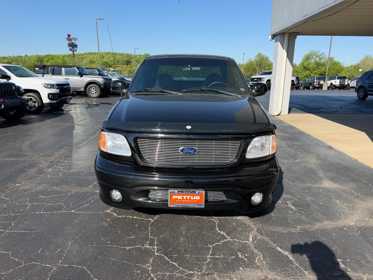 Ford F-150 Vehicle Full-screen Gallery Image 08