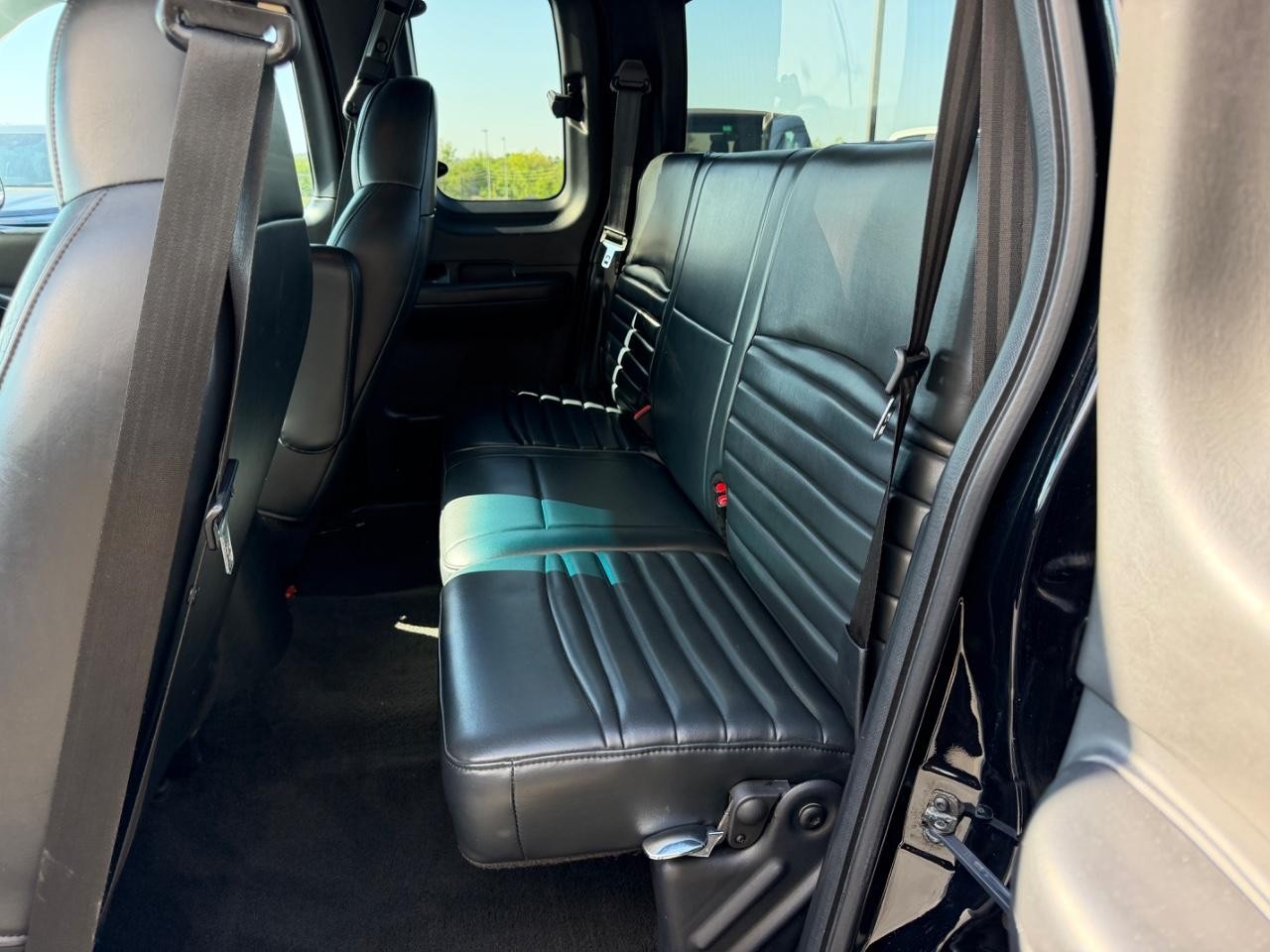 Ford F-150 Vehicle Full-screen Gallery Image 09