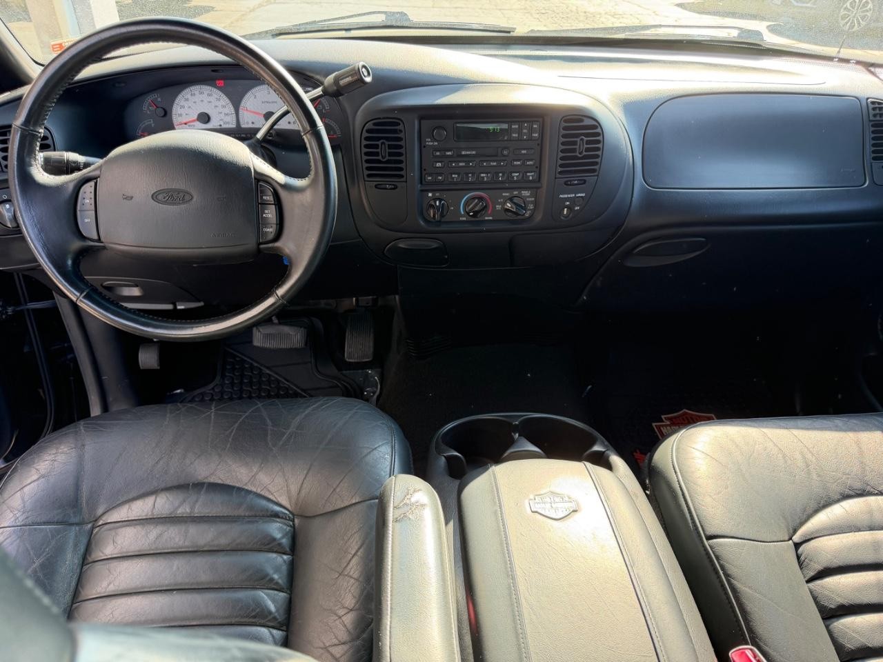 Ford F-150 Vehicle Full-screen Gallery Image 10