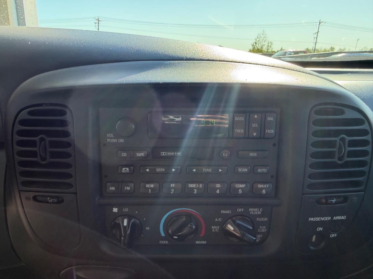 Ford F-150 Vehicle Full-screen Gallery Image 14