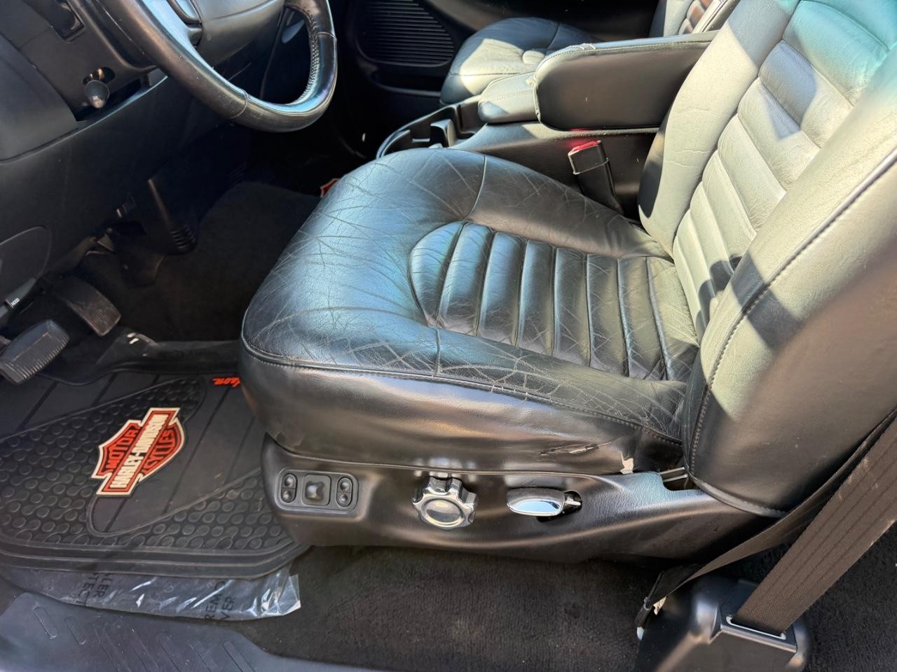 Ford F-150 Vehicle Full-screen Gallery Image 18