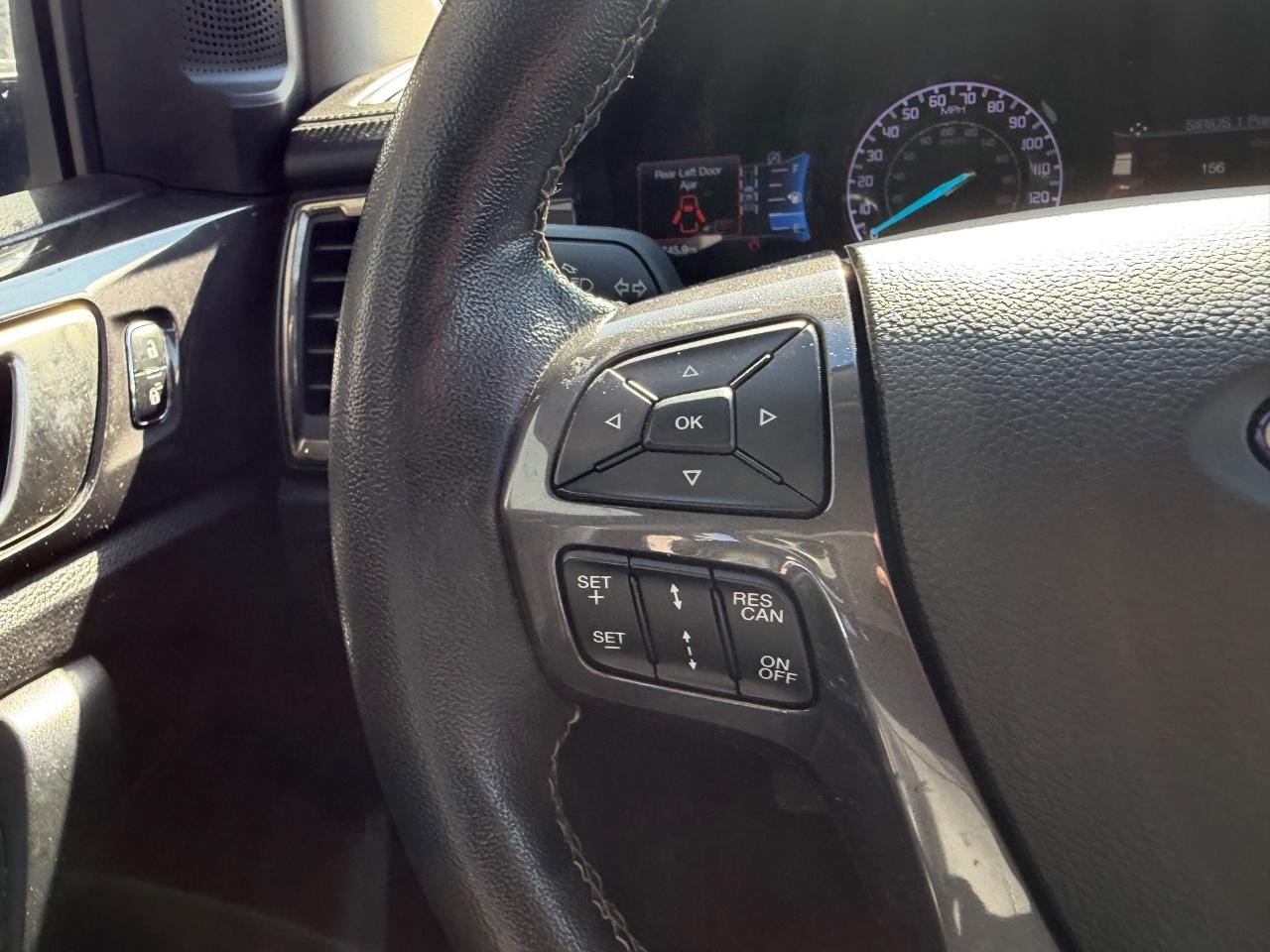 Ford Ranger Vehicle Full-screen Gallery Image 12