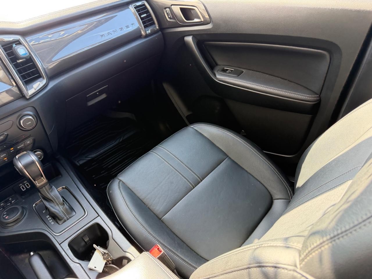 Ford Ranger Vehicle Full-screen Gallery Image 17