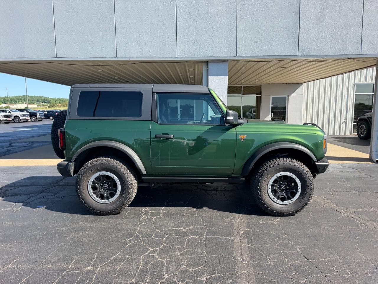 Ford Bronco Vehicle Full-screen Gallery Image 02