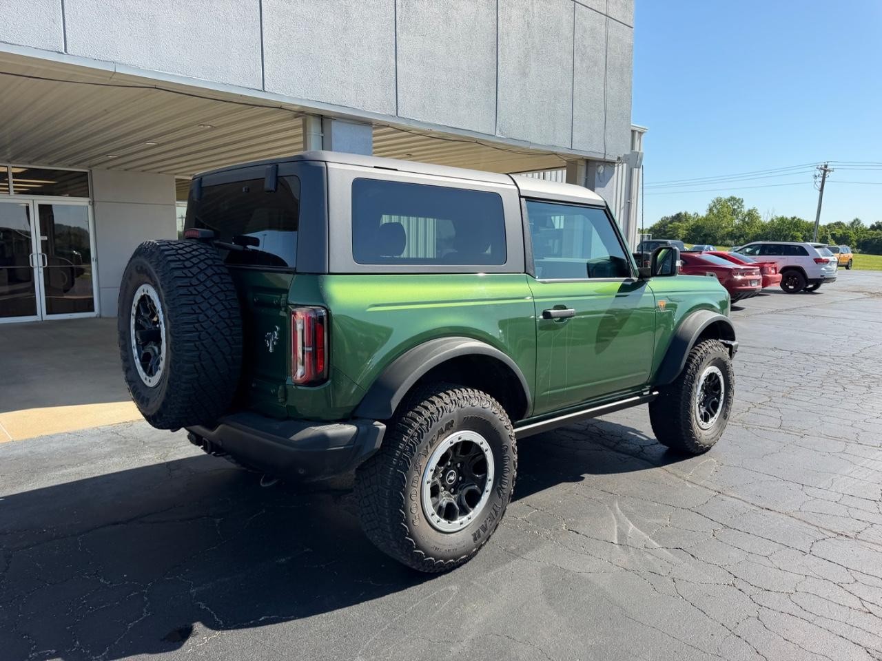 Ford Bronco Vehicle Full-screen Gallery Image 03