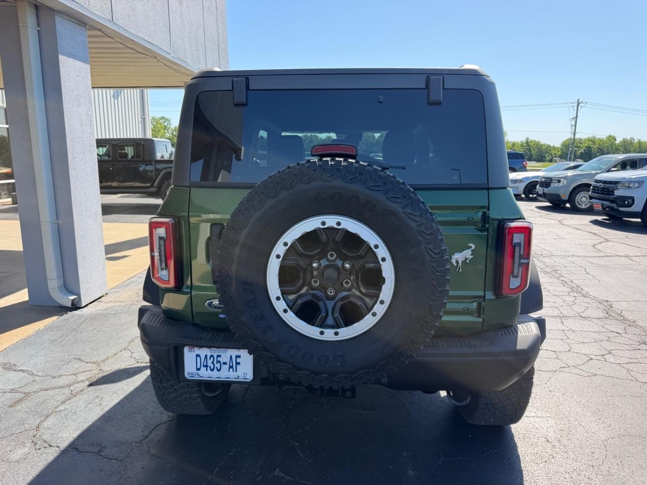 Ford Bronco Vehicle Full-screen Gallery Image 04