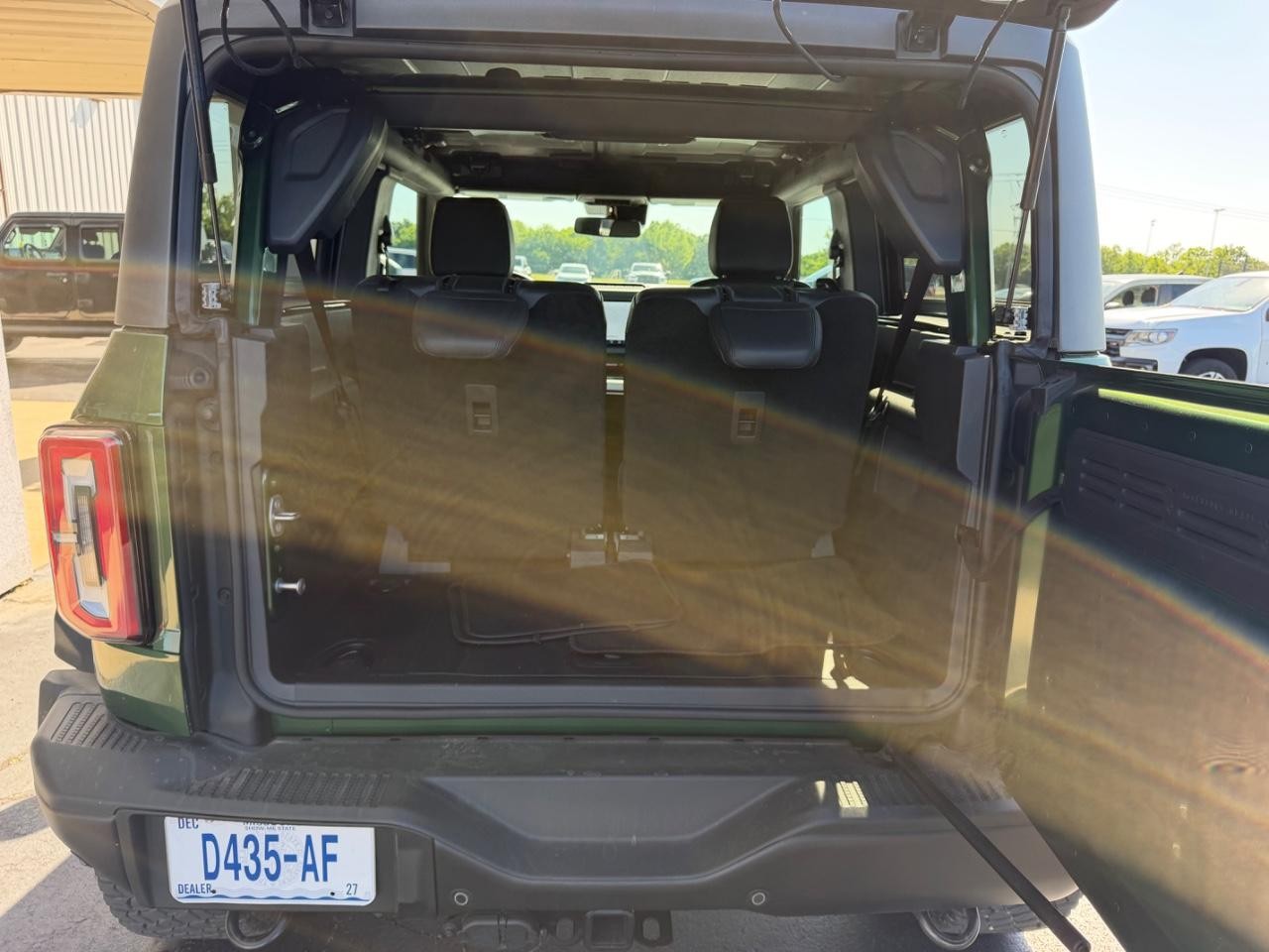 Ford Bronco Vehicle Full-screen Gallery Image 05