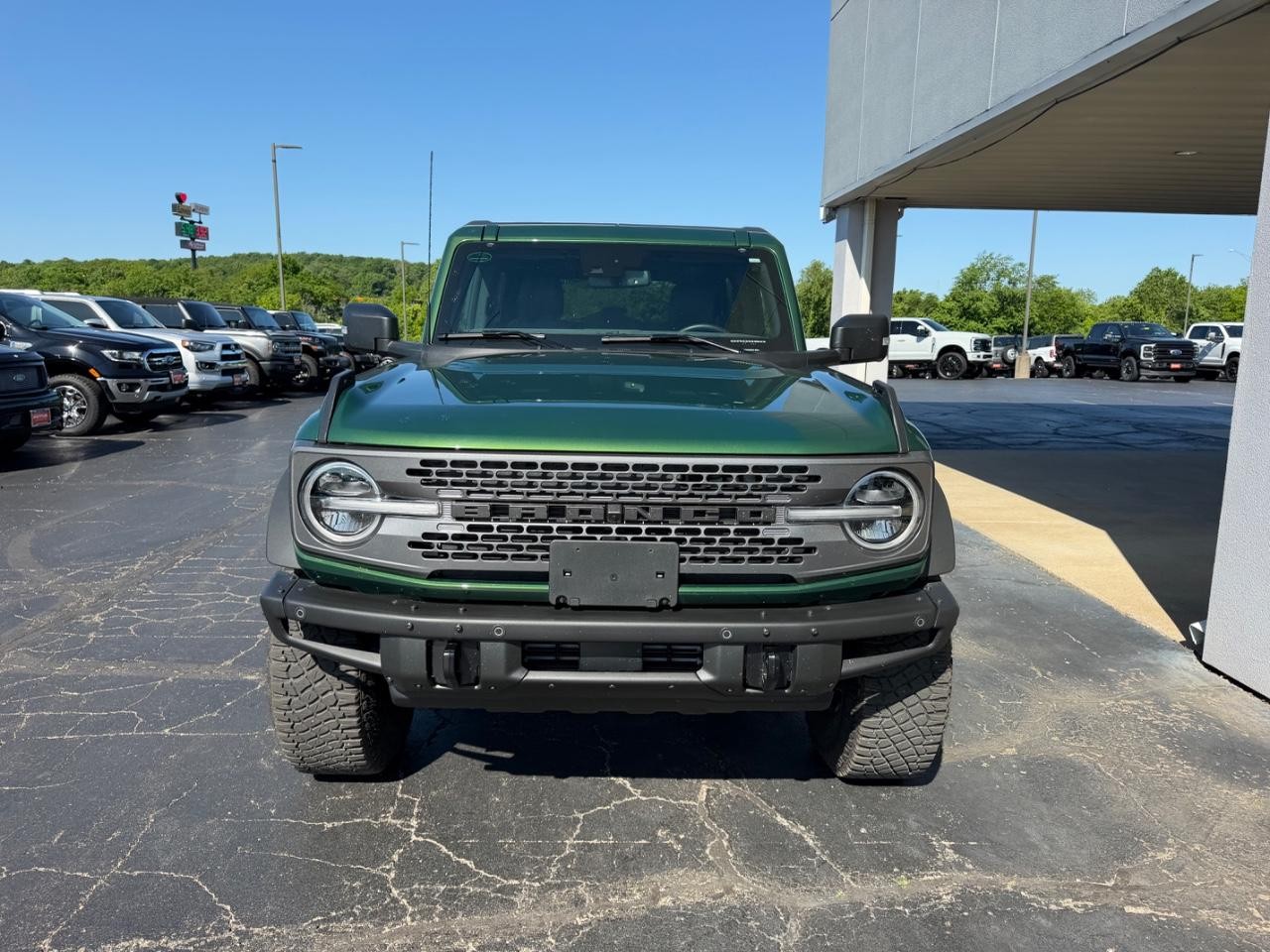Ford Bronco Vehicle Full-screen Gallery Image 08
