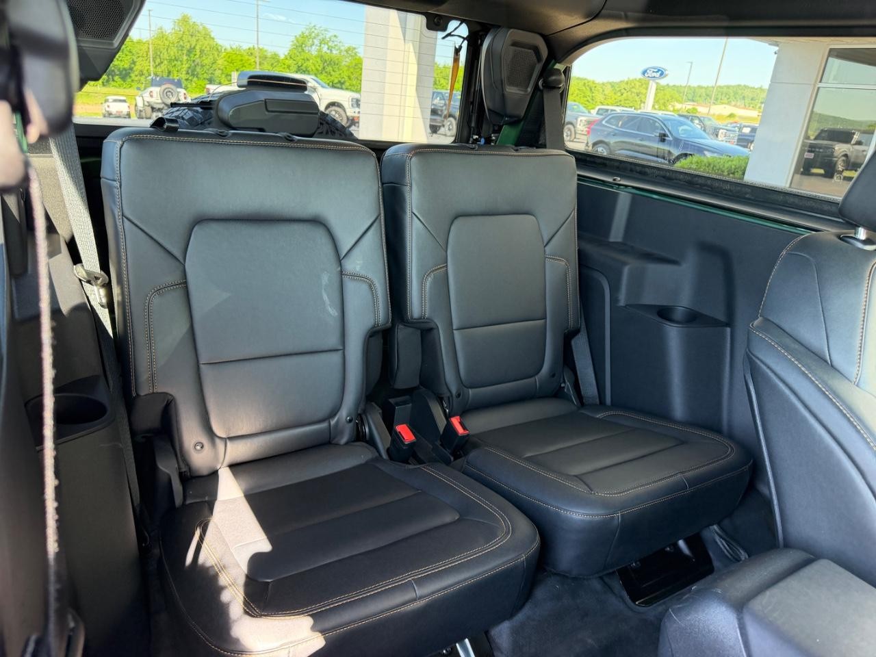 Ford Bronco Vehicle Full-screen Gallery Image 09
