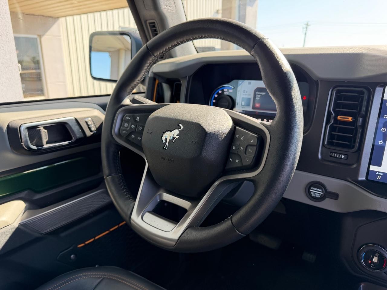 Ford Bronco Vehicle Full-screen Gallery Image 11