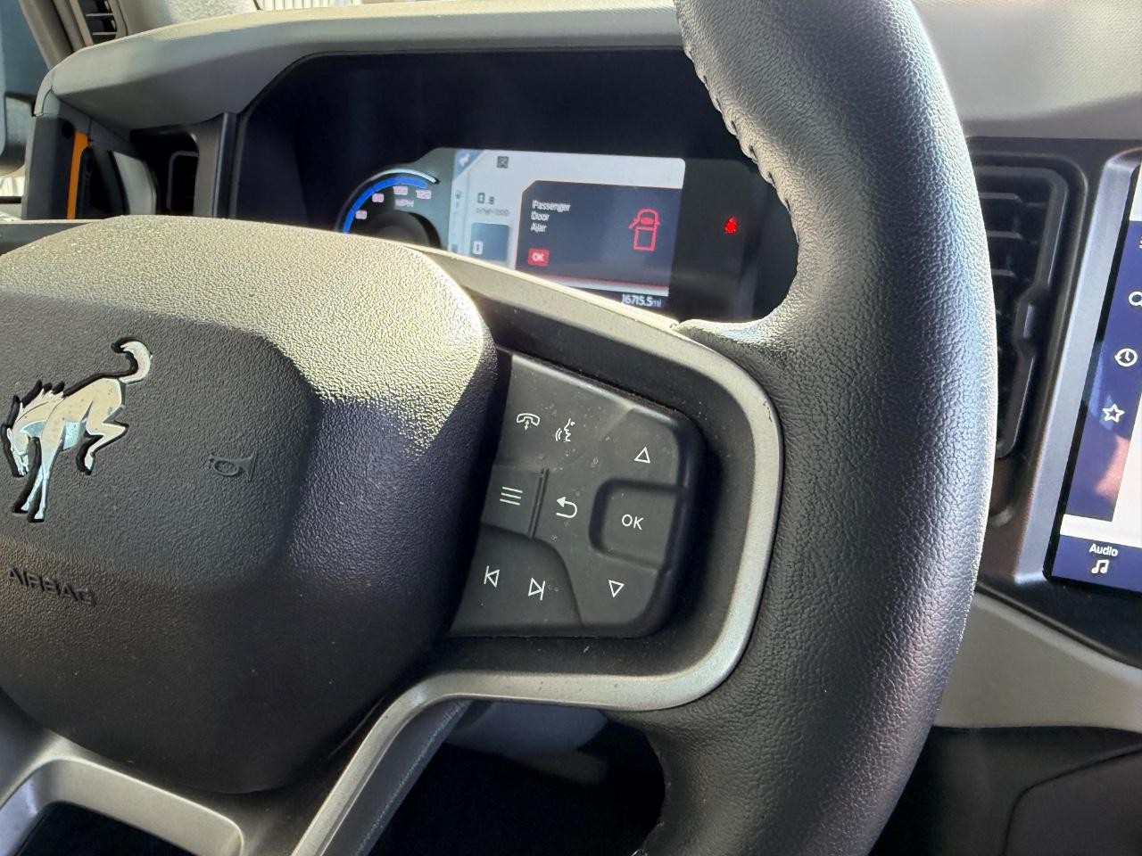 Ford Bronco Vehicle Full-screen Gallery Image 13