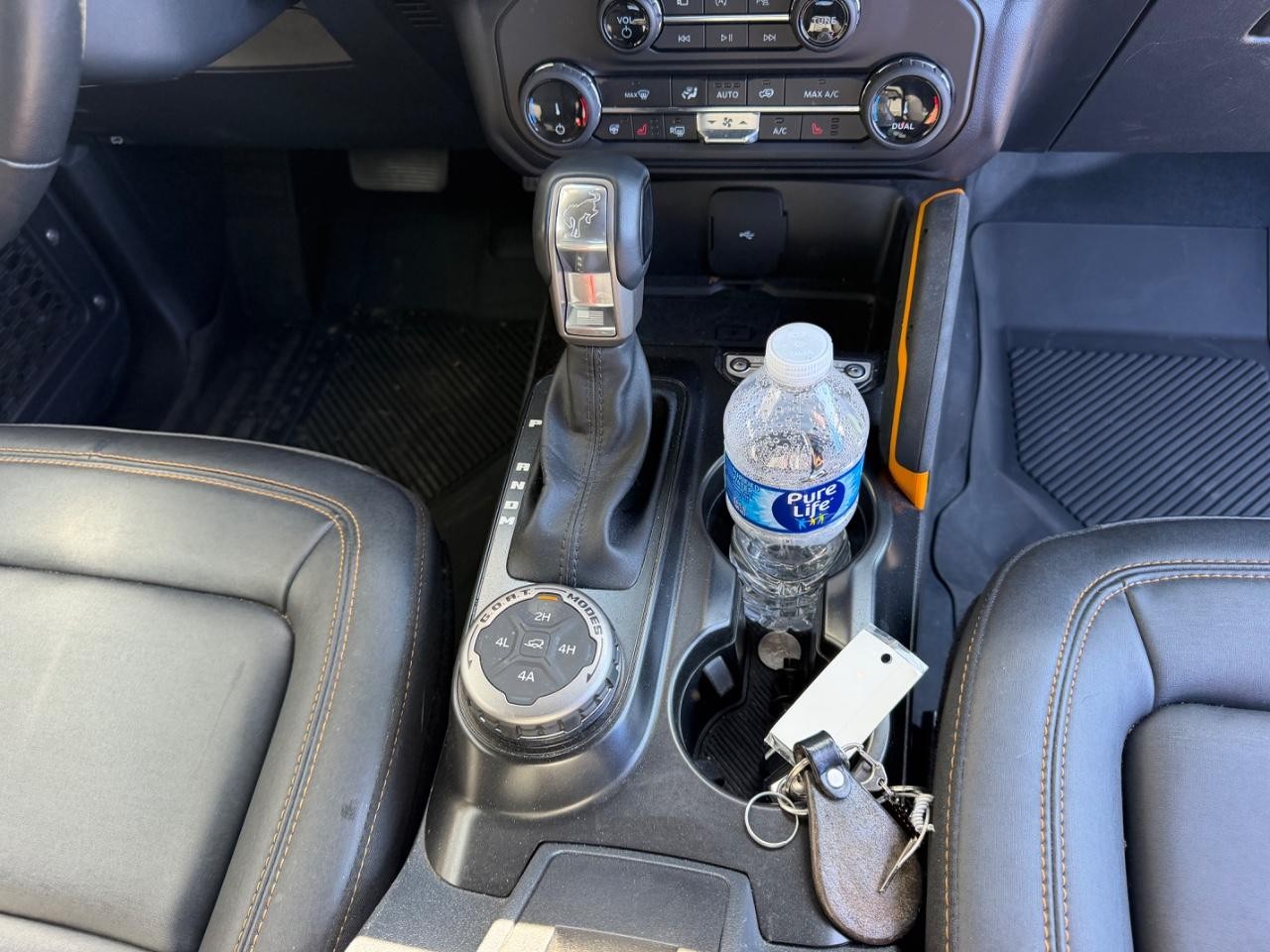 Ford Bronco Vehicle Full-screen Gallery Image 16