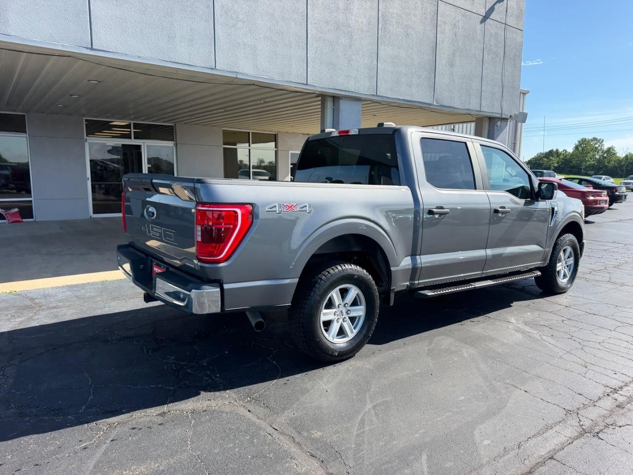 Ford F-150 Vehicle Full-screen Gallery Image 03