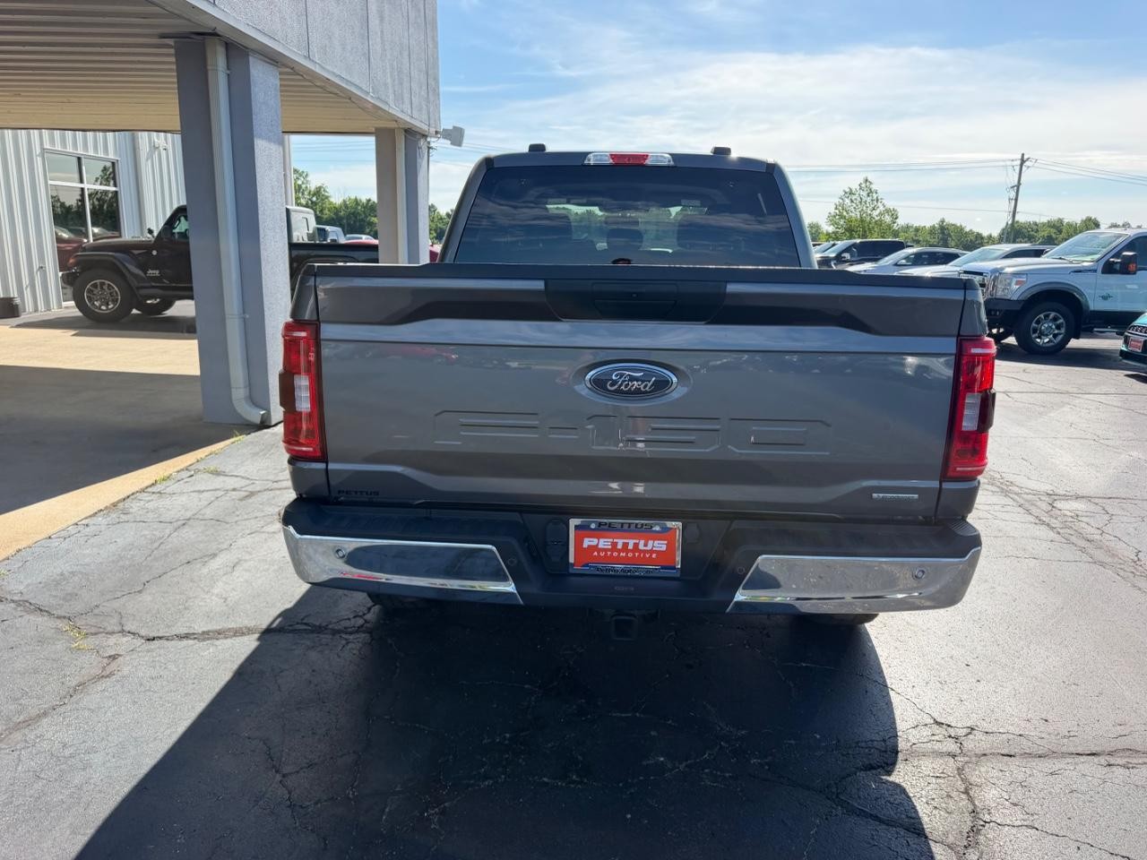 Ford F-150 Vehicle Full-screen Gallery Image 04