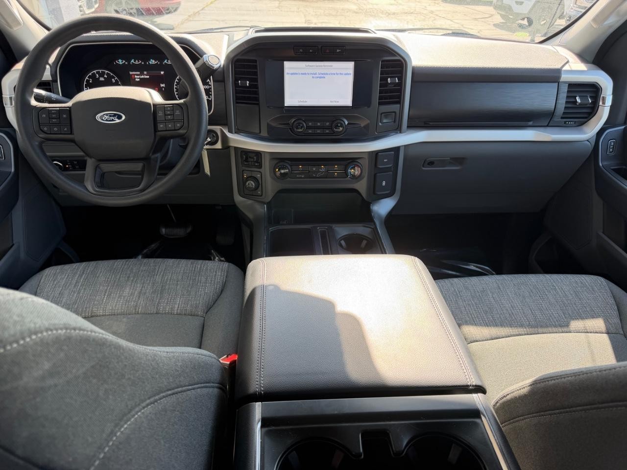 Ford F-150 Vehicle Full-screen Gallery Image 10