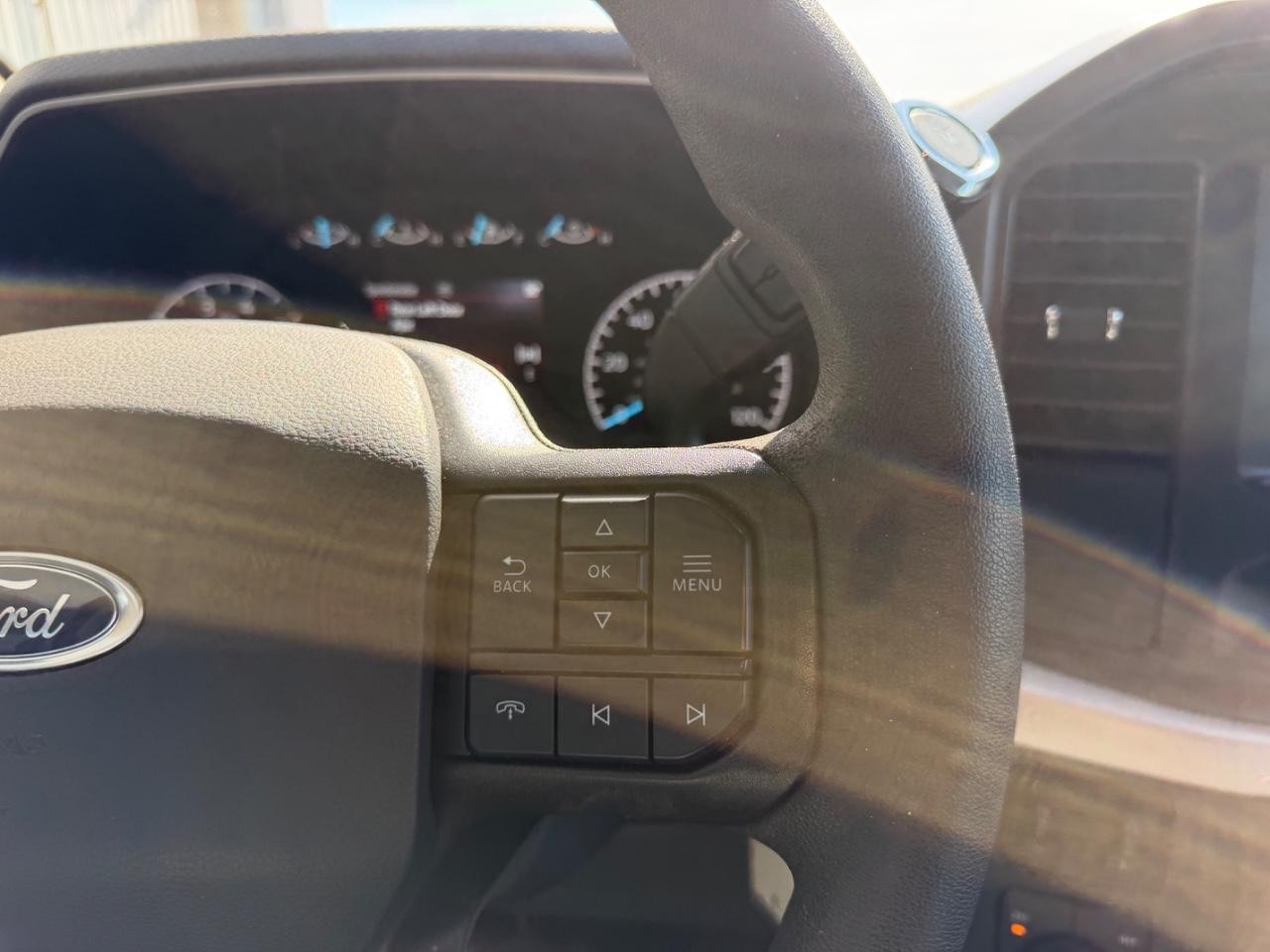 Ford F-150 Vehicle Full-screen Gallery Image 13