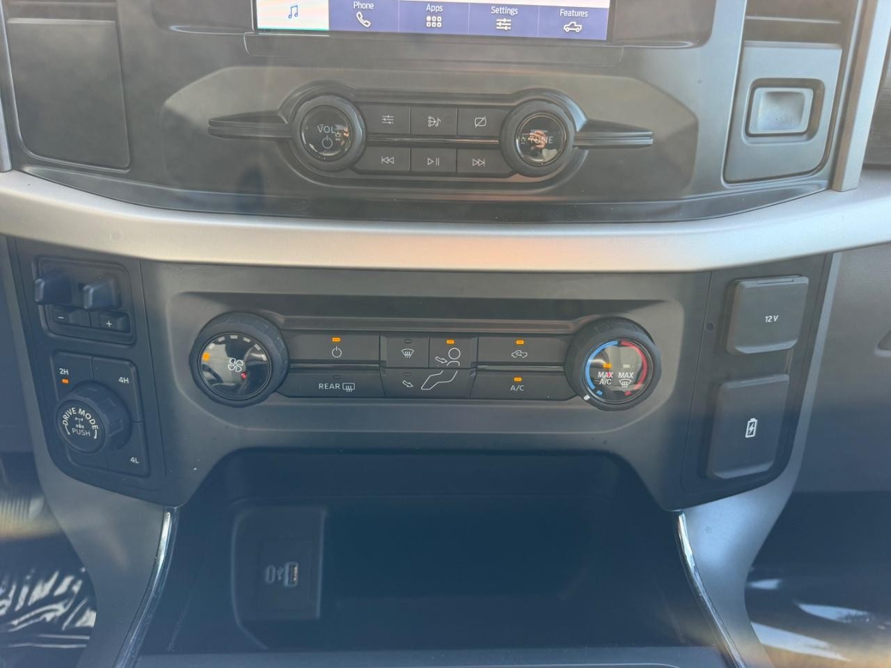 Ford F-150 Vehicle Full-screen Gallery Image 15