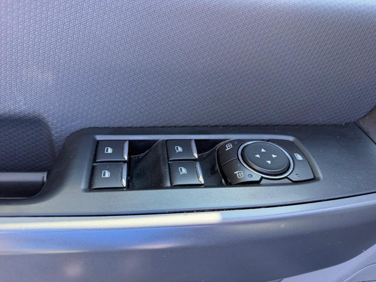 Ford F-150 Vehicle Full-screen Gallery Image 17