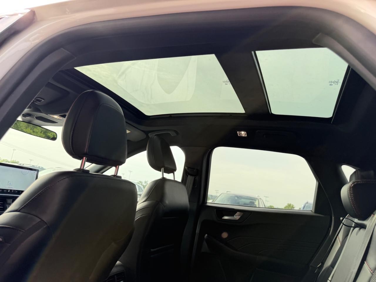 Ford Escape Vehicle Full-screen Gallery Image 11