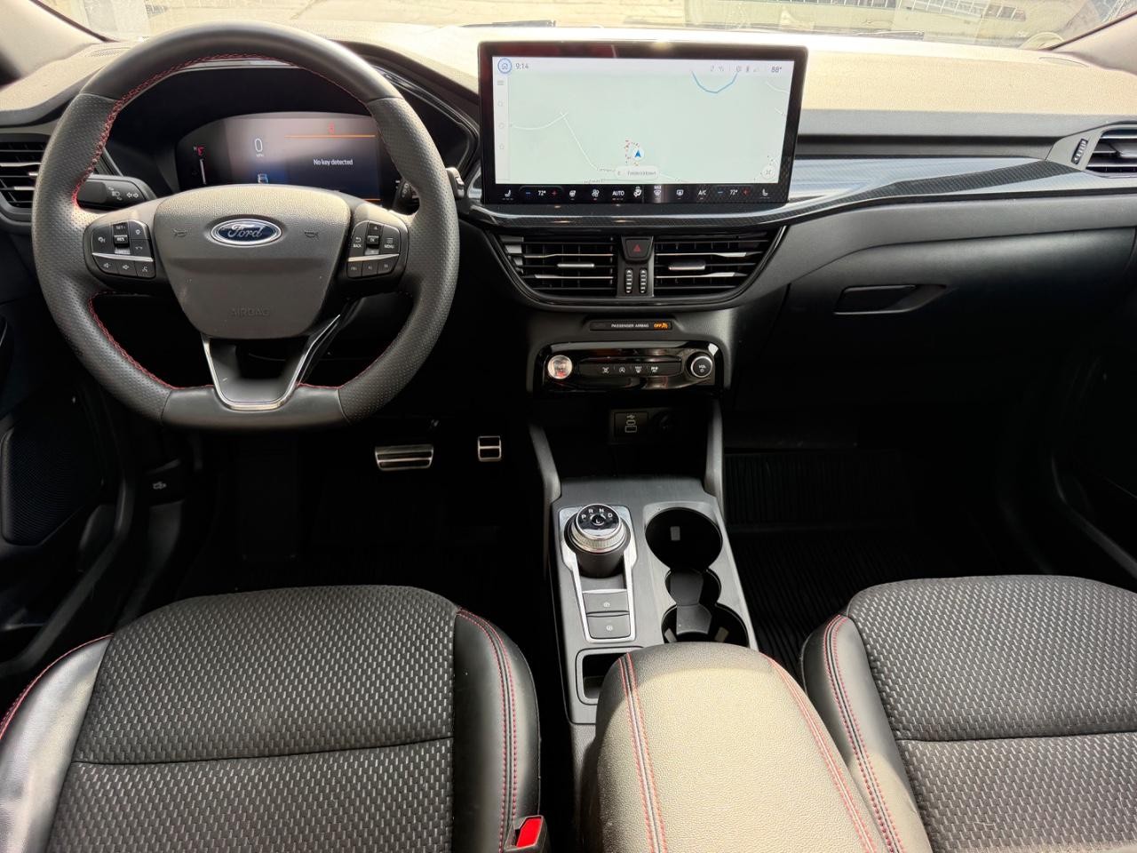Ford Escape Vehicle Full-screen Gallery Image 12