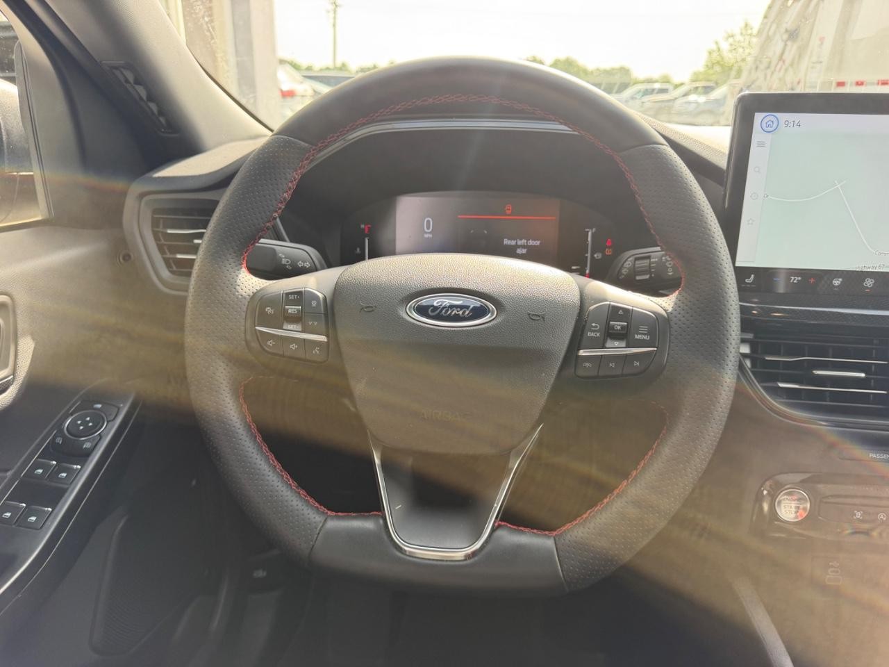 Ford Escape Vehicle Full-screen Gallery Image 13
