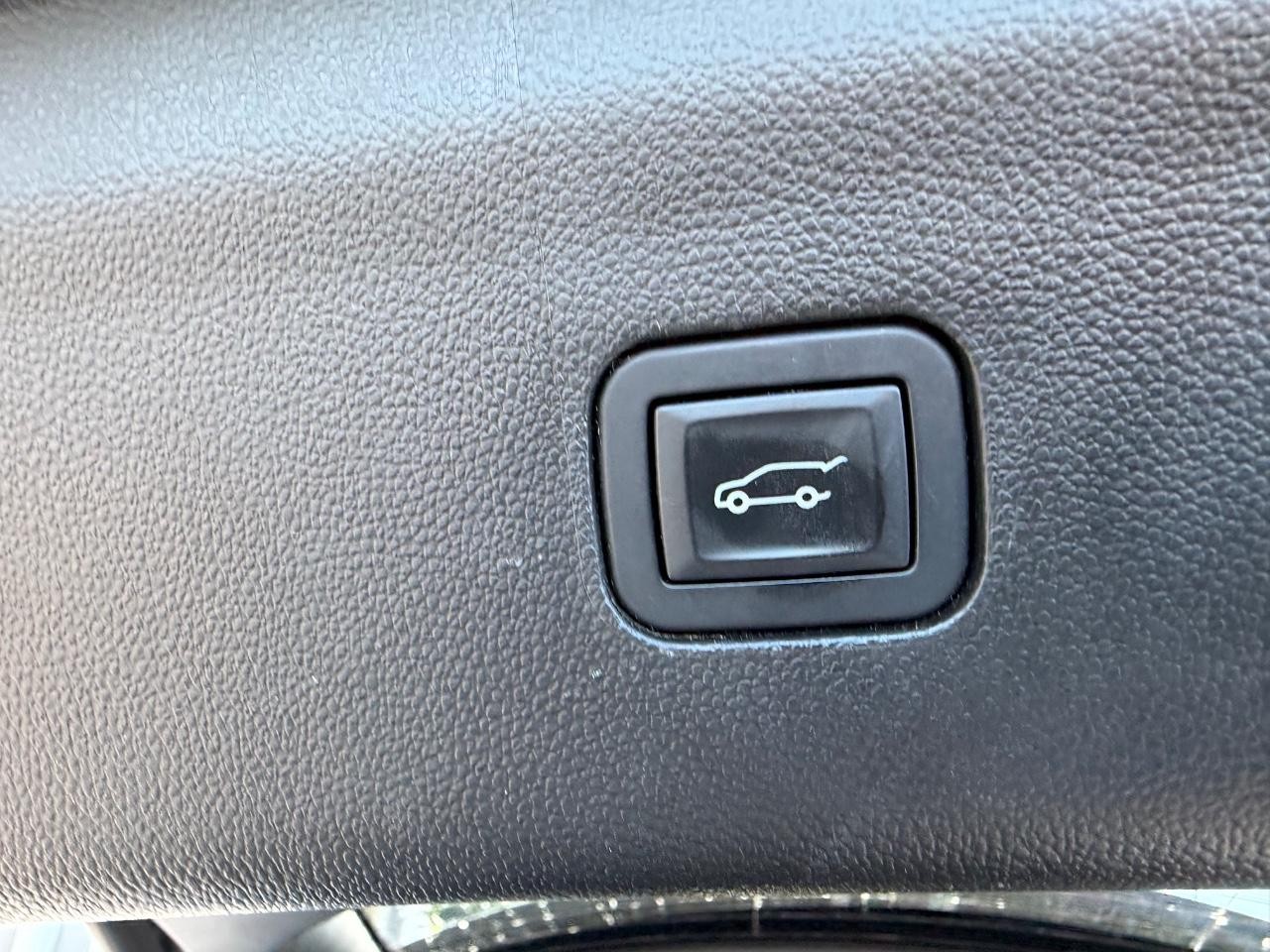 Buick Enclave Vehicle Full-screen Gallery Image 06