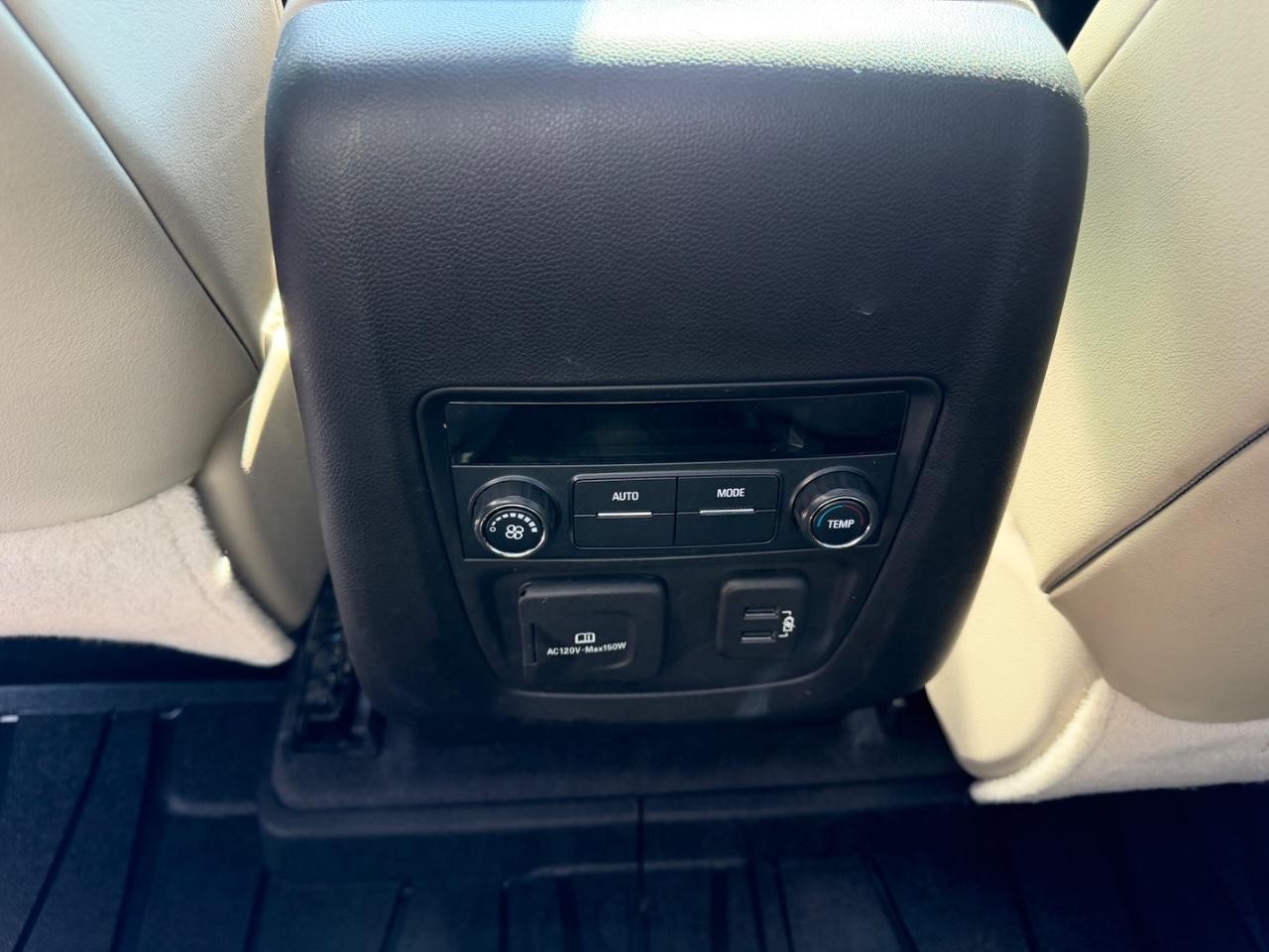 Buick Enclave Vehicle Full-screen Gallery Image 13