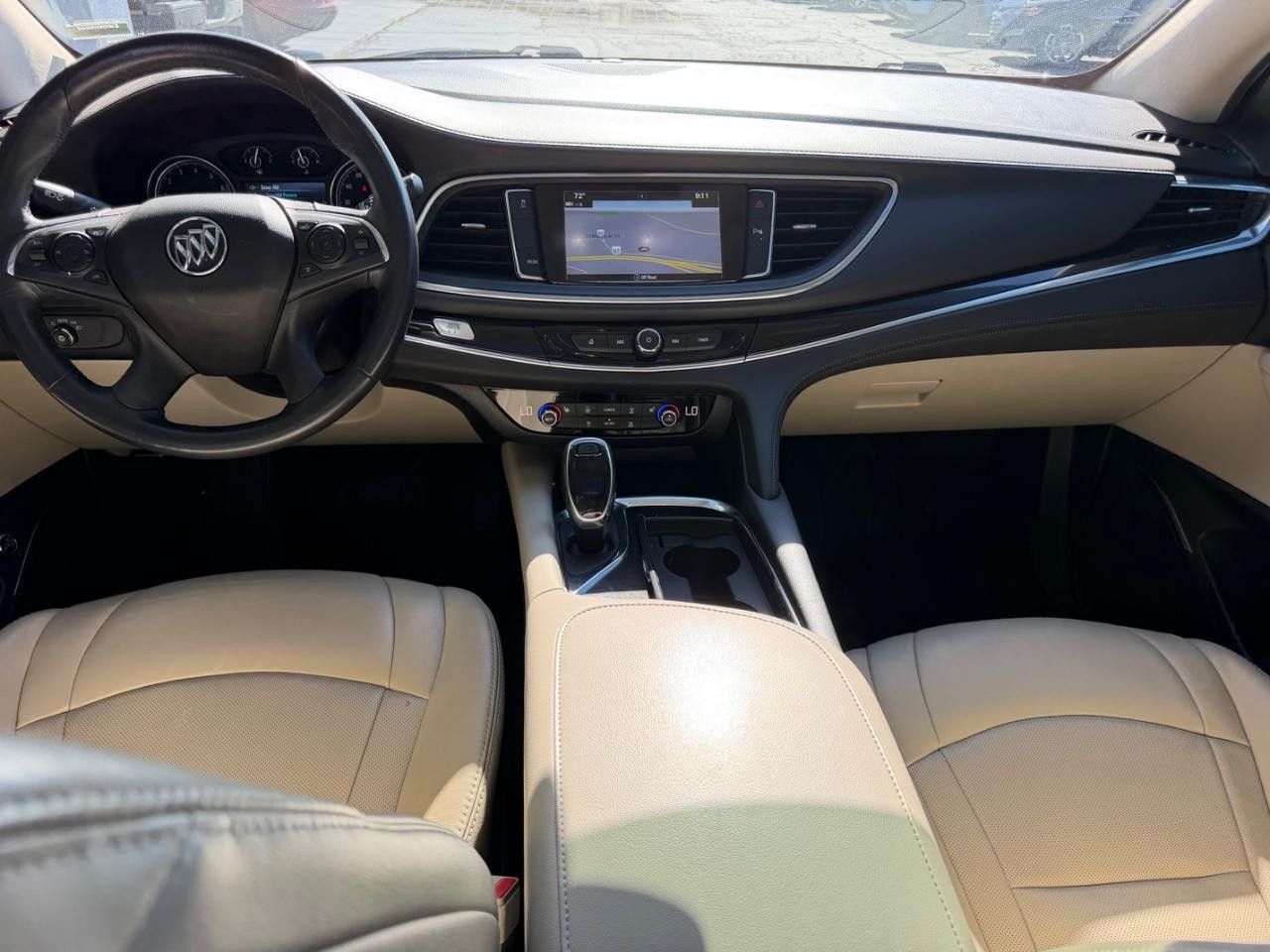 Buick Enclave Vehicle Full-screen Gallery Image 14