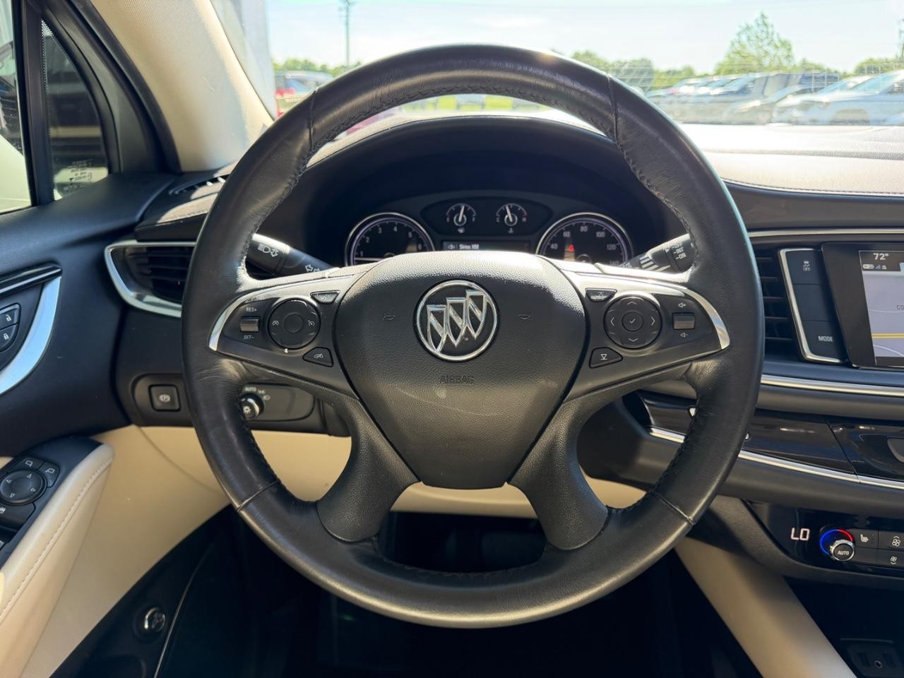Buick Enclave Vehicle Full-screen Gallery Image 15
