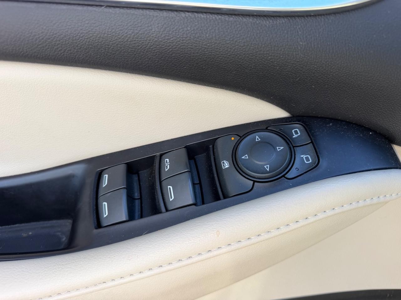 Buick Enclave Vehicle Full-screen Gallery Image 22