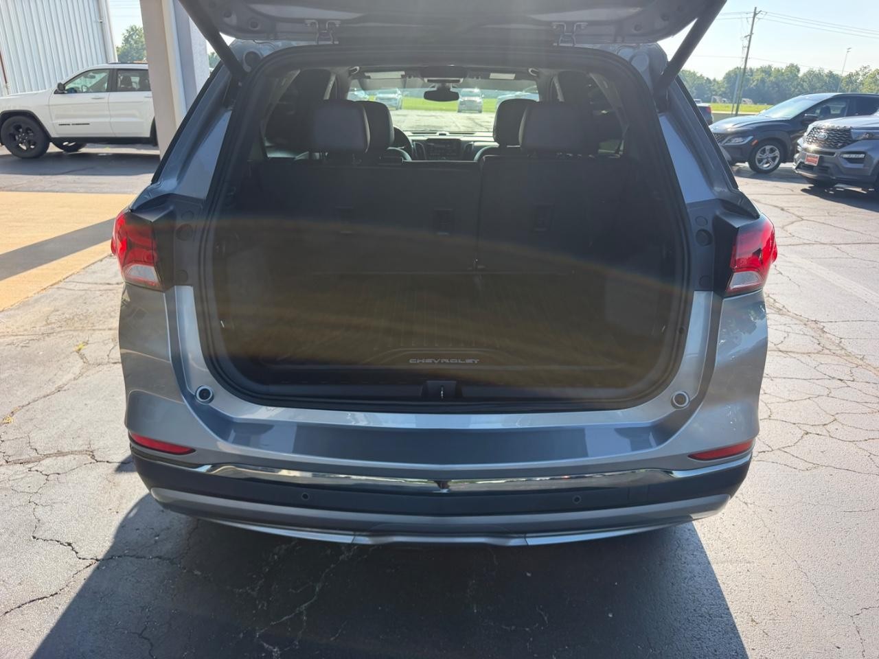 Chevrolet Equinox Vehicle Full-screen Gallery Image 05