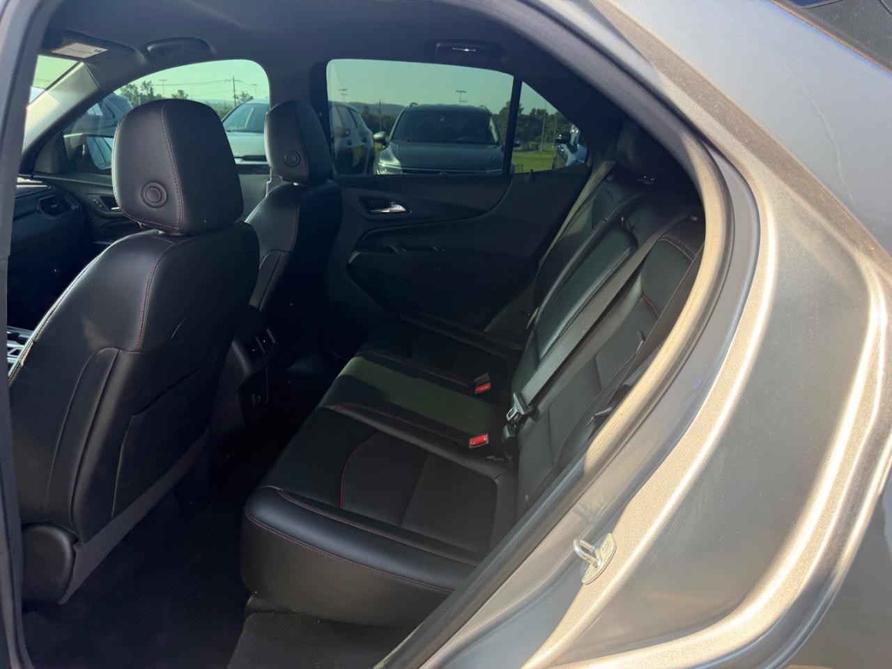 Chevrolet Equinox Vehicle Full-screen Gallery Image 10