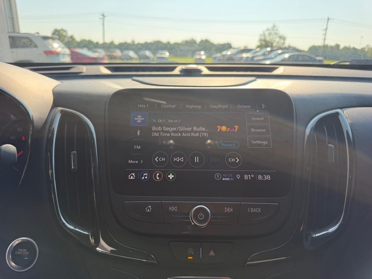 Chevrolet Equinox Vehicle Full-screen Gallery Image 15