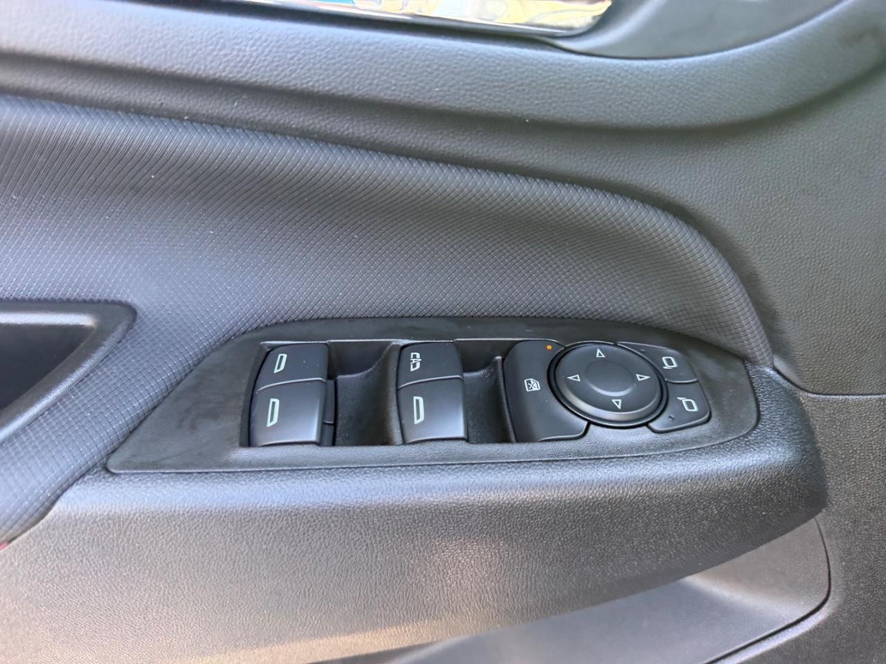 Chevrolet Equinox Vehicle Full-screen Gallery Image 19