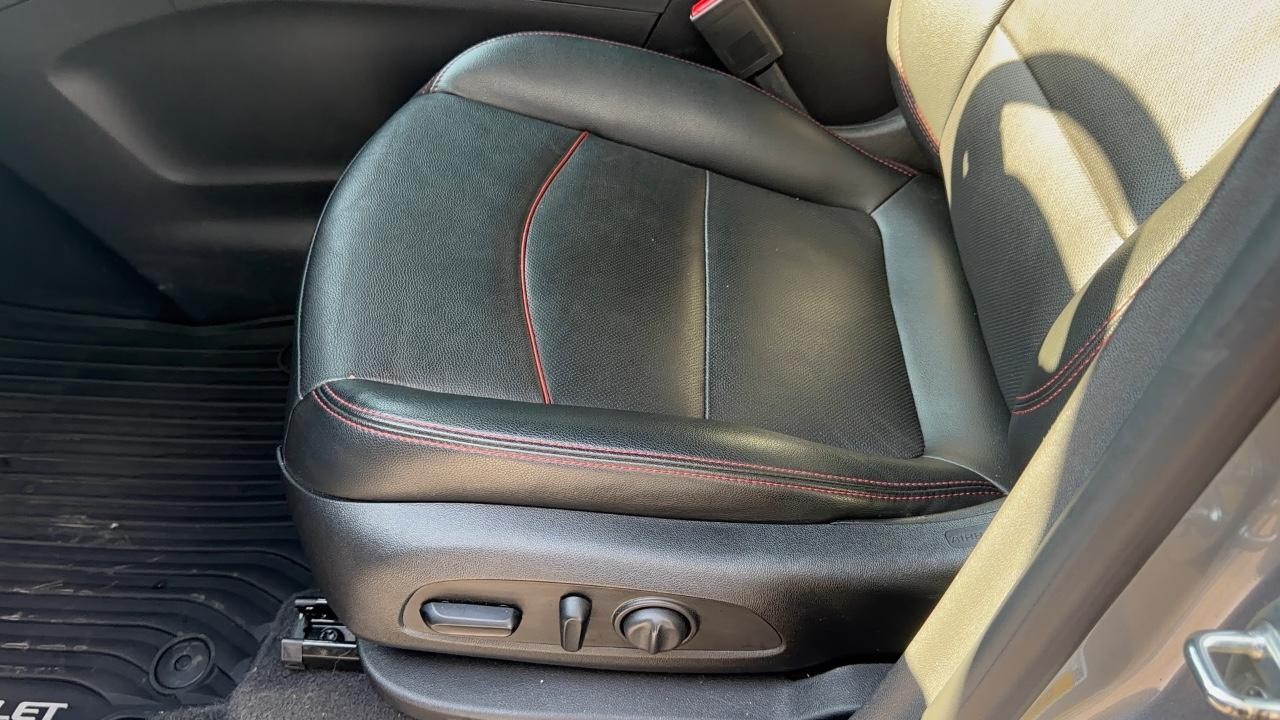 Chevrolet Equinox Vehicle Full-screen Gallery Image 20