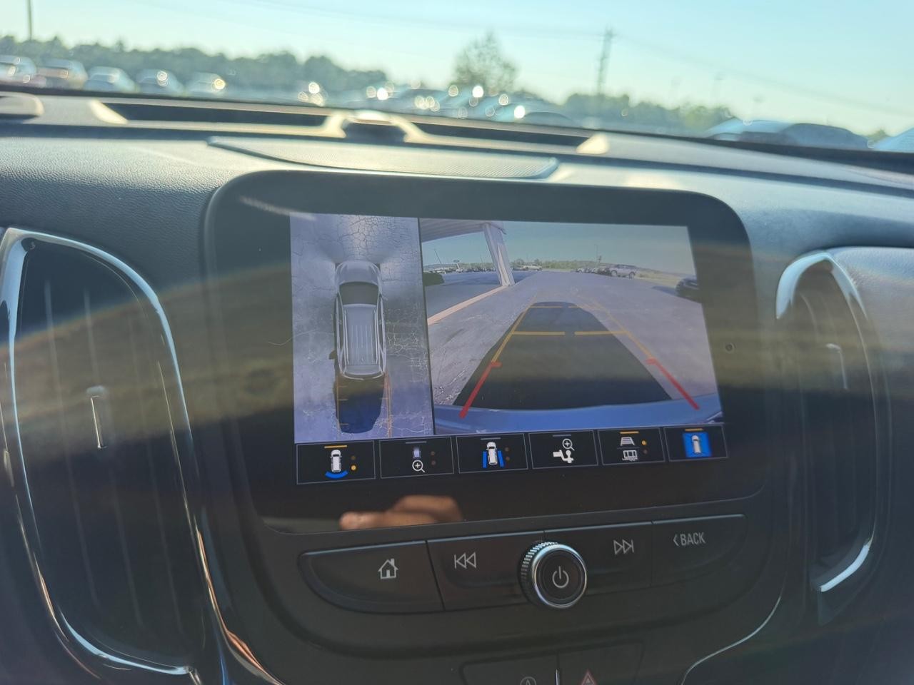 Chevrolet Equinox Vehicle Full-screen Gallery Image 22